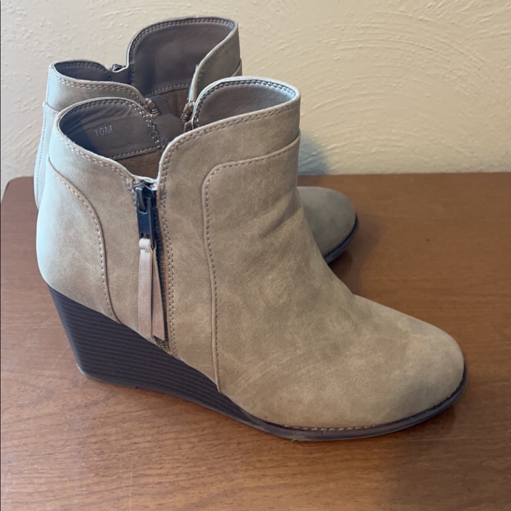 Maurices Tan Wedges